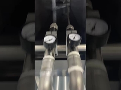 बागान की रोशनी का जलरोधक परीक्षण चल रहा है।