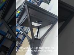 क्लासिक आउटडोर डिजाइन और उच्च दक्षता वाले सौर पैनल के साथ सौर पार्क प्रकाश।