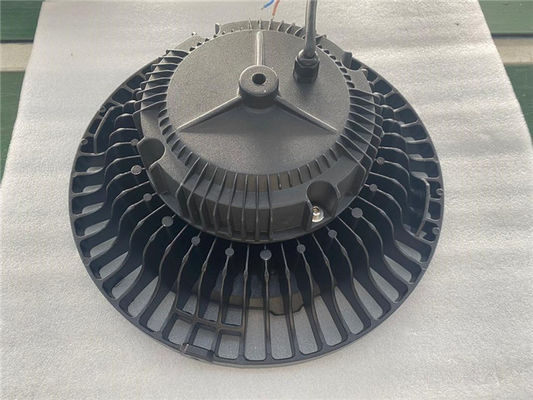 सीई RoHS उच्च दक्षता 100W 150W 200W कार्यशाला गोदाम जिम प्रकाश व्यवस्था के लिए यूएफओ हाई बे लाइट